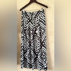 Metrowear Black and White Geometric Pattern Skirt